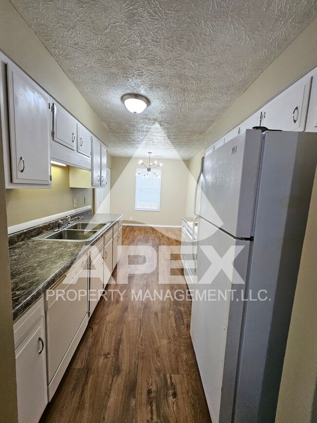 Building Photo - Nice 3Bd 1.5 Townhouse in WEST KNOX off Ce...