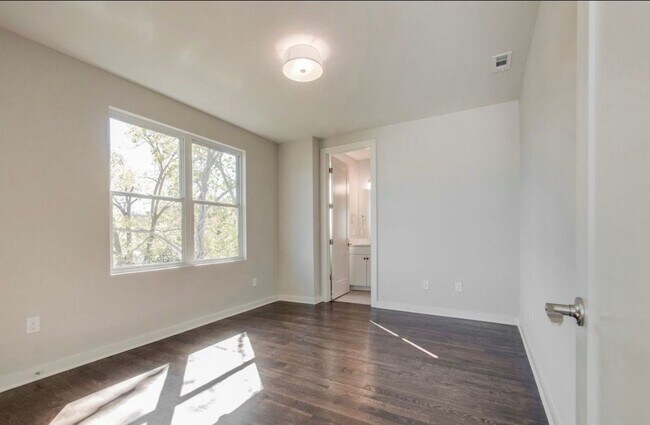 Building Photo - 227 Oceola Ave
