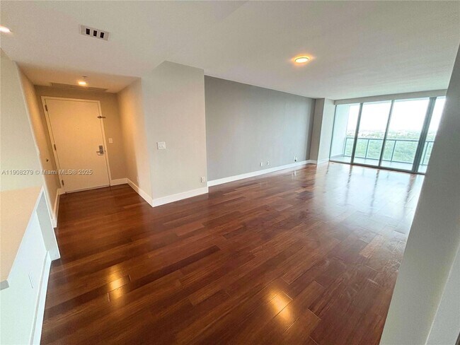 Building Photo - 601 NE 36th St