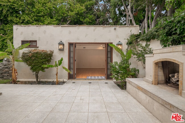 Building Photo - 312 S El Camino Dr