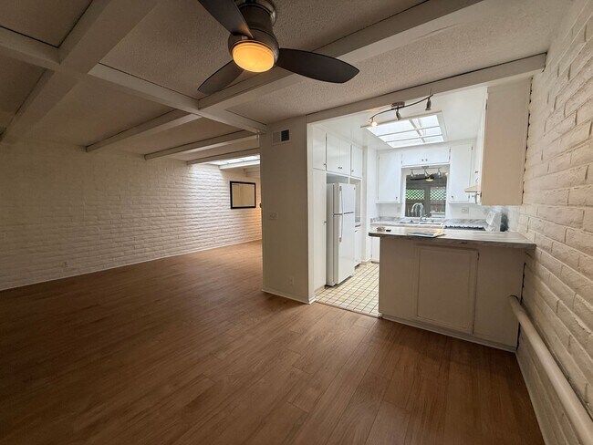 Building Photo - Large and bright condo in the Grossmont Vi...