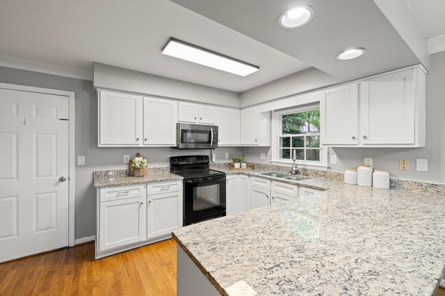 Building Photo - 2152 Sallee Dr