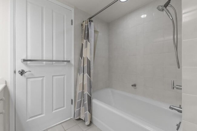 Building Photo - 1341 Kapiolani Blvd