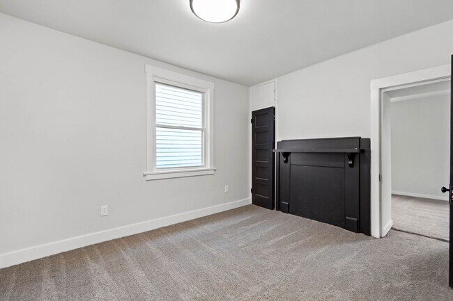 Building Photo - Gorgeous 4 bedroom home in Carrick available May 1!