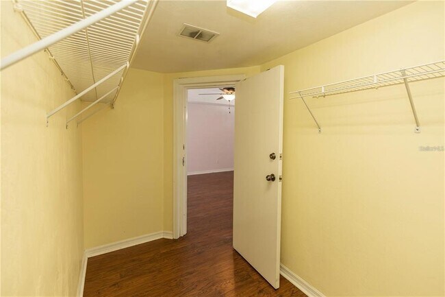 Building Photo - 12 Peruvian Ln
