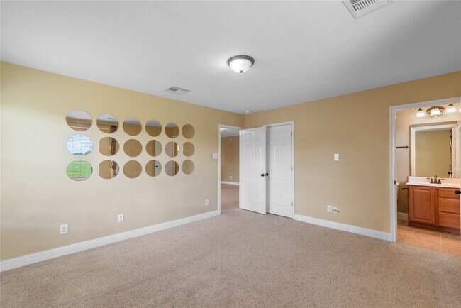 Building Photo - 11119 Hayden Falls Dr