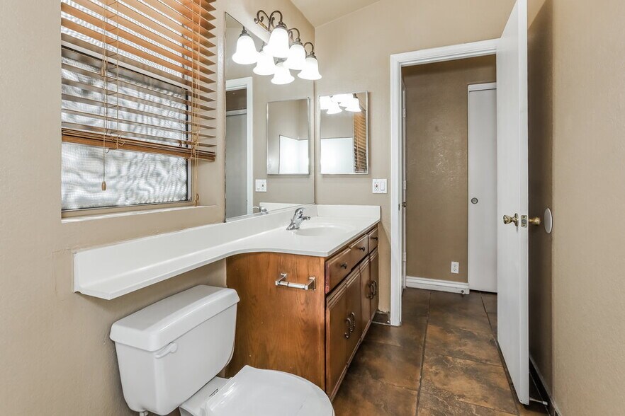 Building Photo - 2231 N 89th Ave