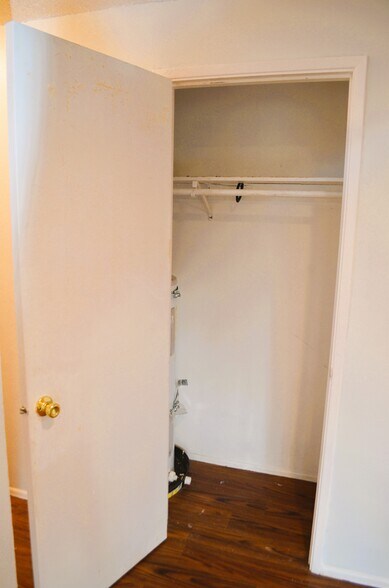 Building Photo - 319 Linn Ave