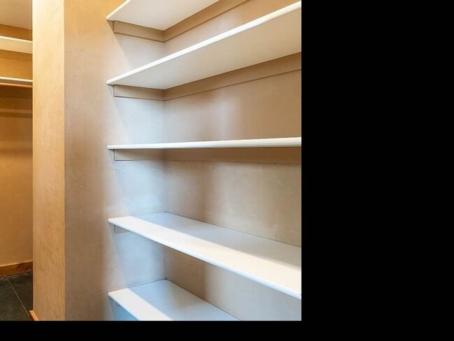 Building Photo - 4 Bedroom 3 Ba  Rare beauty and the essence of Bozeman