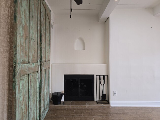 Primary Photo - 113 Camino Escondido