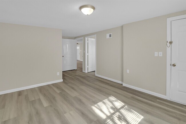 Building Photo - 511 Williams Ave