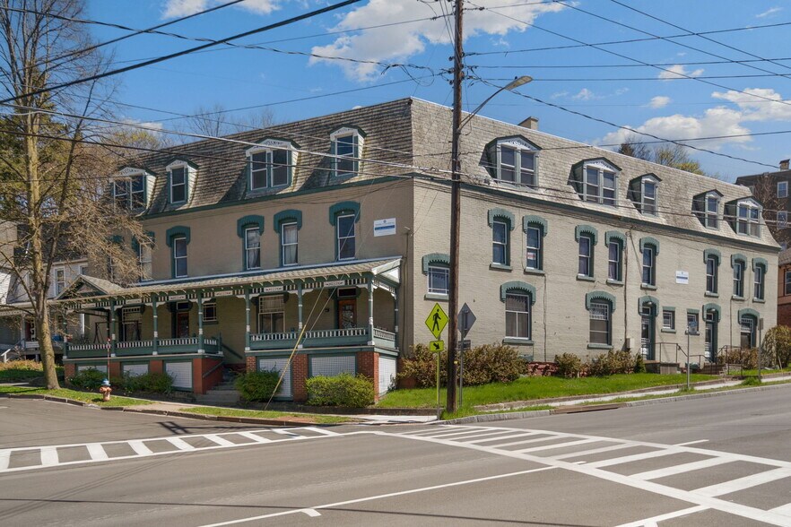 Building Photo - Quarry St. Apartments
