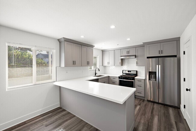 Building Photo - 161 Avenida Florencia