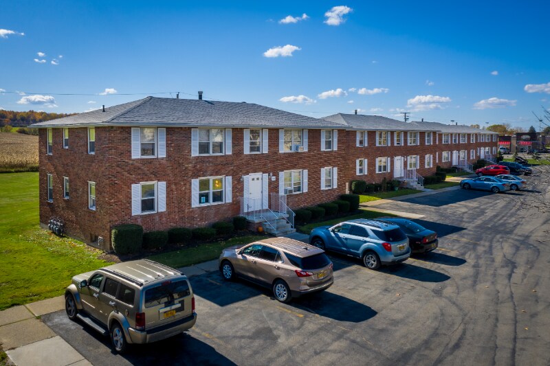 Building Photo - 654-654 W Main St