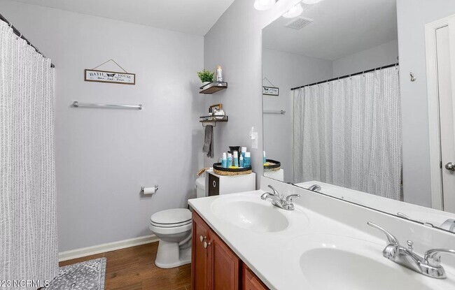 Building Photo - Charming 3 bedroom 2 bath ranch style home...