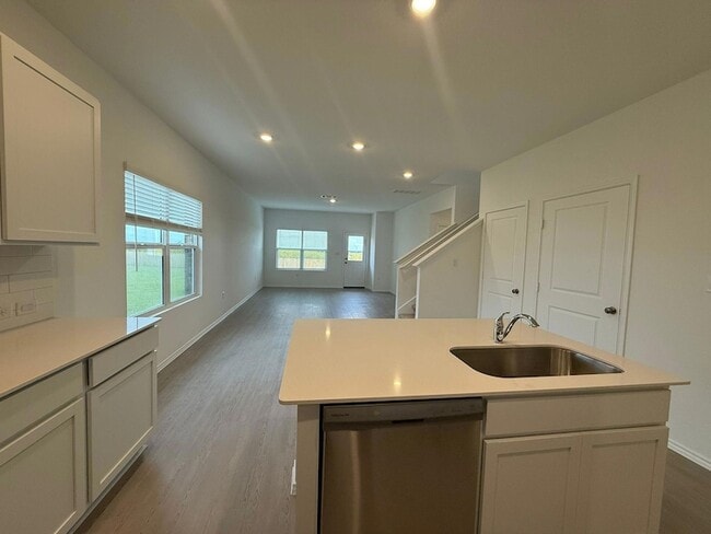 Building Photo - 109 Imola St