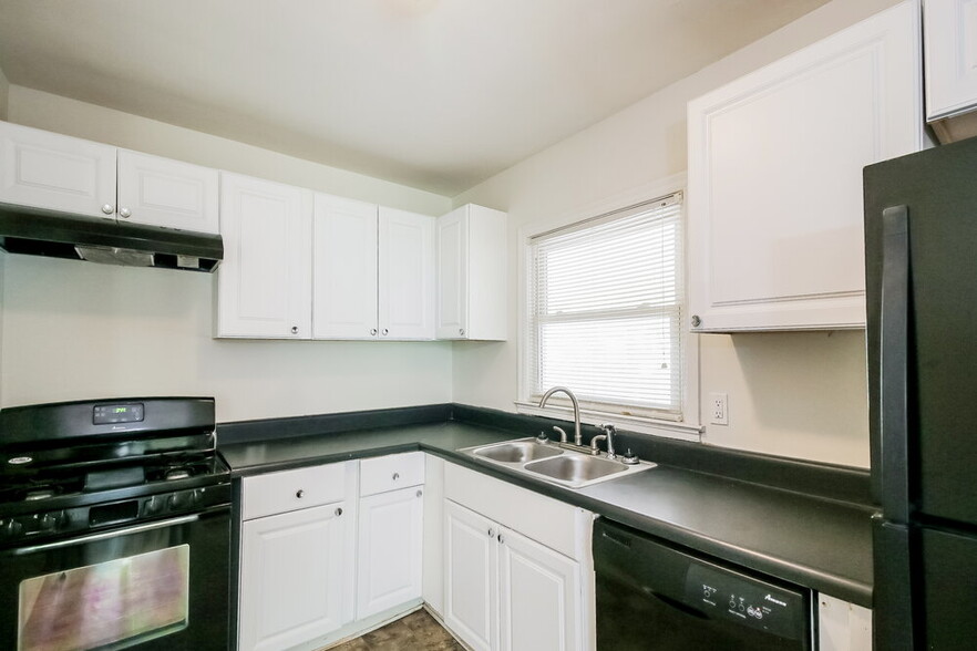 Building Photo - 839 Gresham Ave SE
