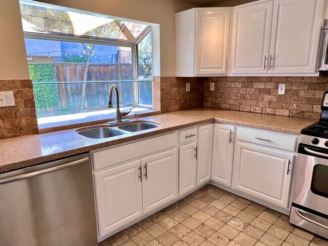 Building Photo - 28556 Rancho-Laguna