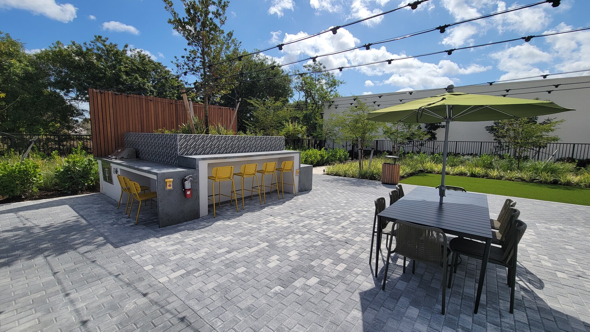 Building Photo - 6840 SW 28th Ter