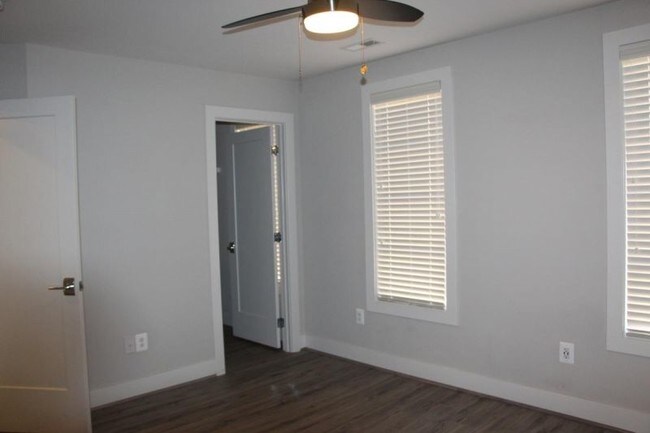 Building Photo - 912 N Buchanan Ct