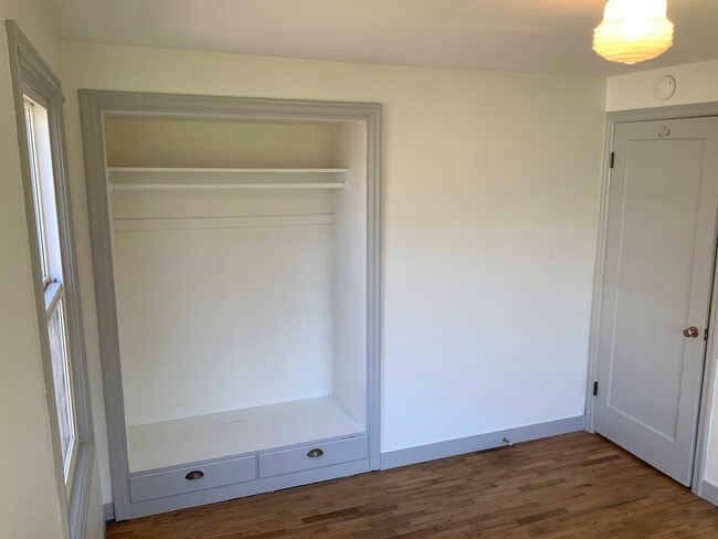 Building Photo - 3 Bedroom House in Whiteaker