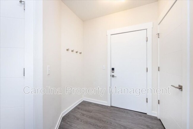 Building Photo - 3630 N Davidson St