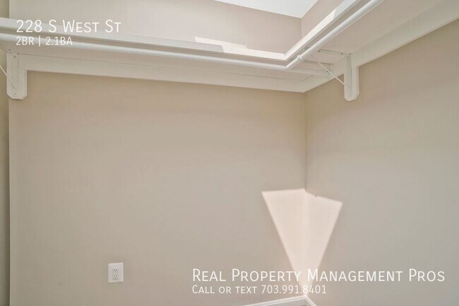Building Photo - 228 S West St