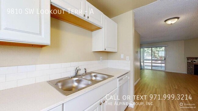 Building Photo - 9810 SW Lookout Terrace
