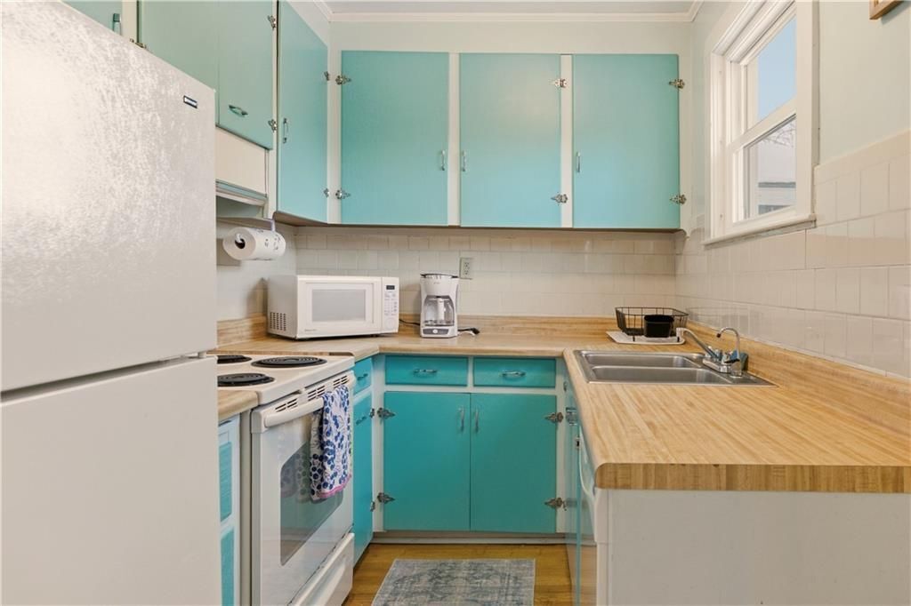 Building Photo - 8 Carey St