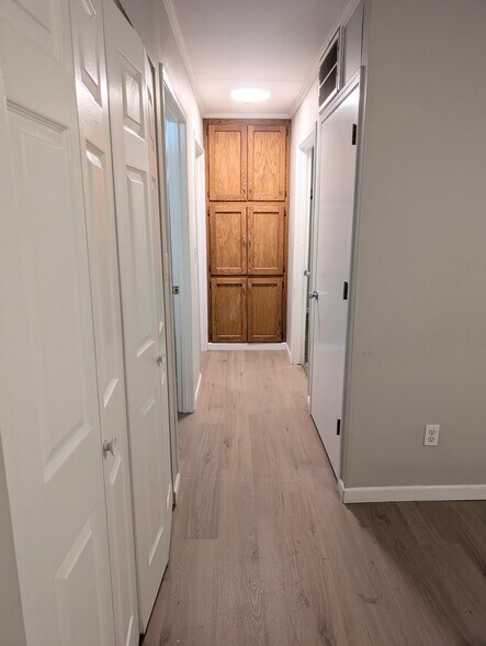 Building Photo - 200 E Jean St