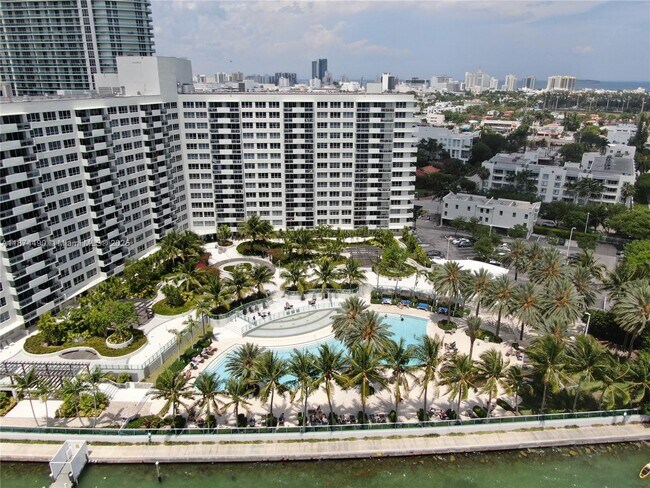Building Photo - 1500 Bay Rd