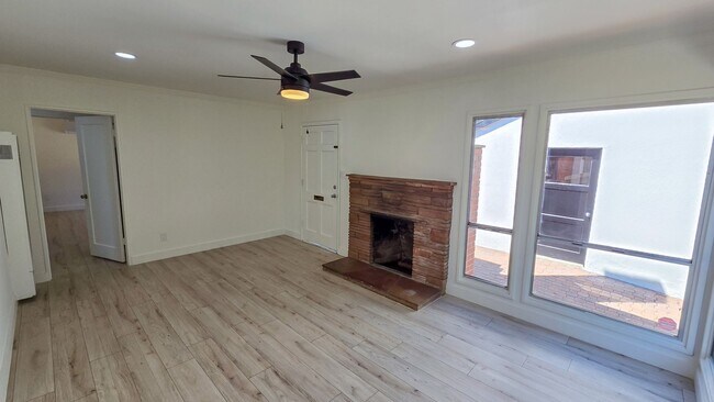 Building Photo - Beautifully Remodeled Detached 2 Bed 1 Bath Home with yard and pet friendly!