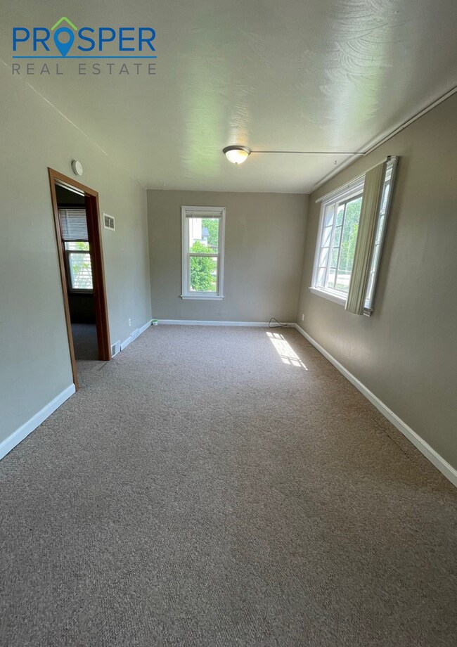 Building Photo - 606 Menomonie St