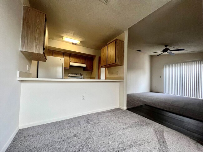 Building Photo - Cedarbend 5274-3