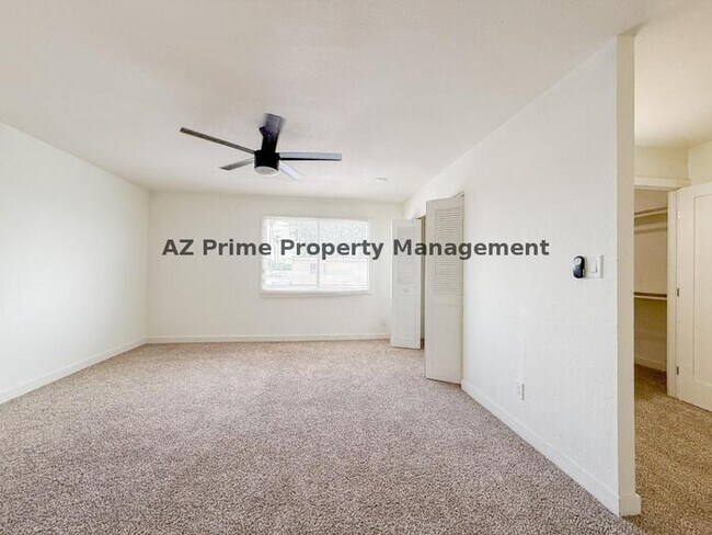 Building Photo - 4440 W Solano Dr N