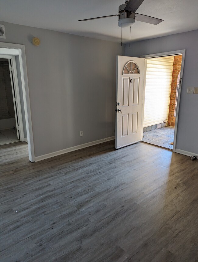 Building Photo - 4405 Barnett Street