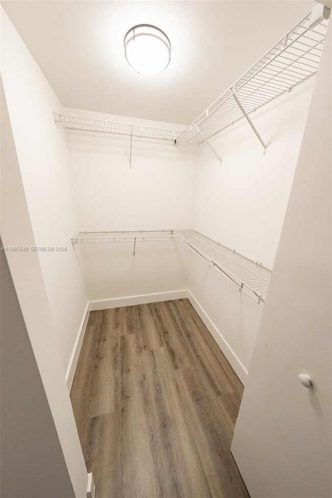 Building Photo - 618 NE 21st Ave