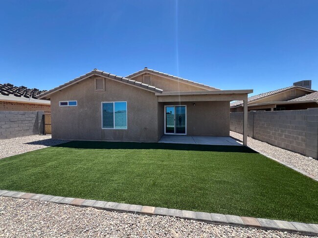 Building Photo - NEWER 4 BEDROOM HOME!