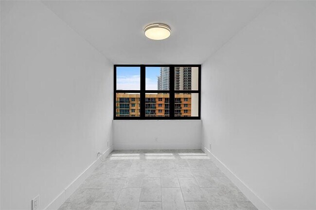 Building Photo - 2301 S Ocean Dr