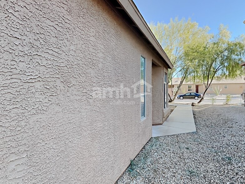 Building Photo - 7948 S Baja Stone Ave