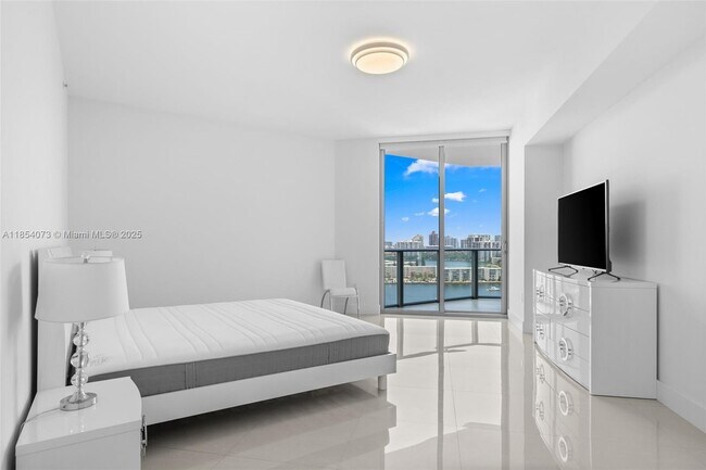 Building Photo - 17301 Biscayne Blvd
