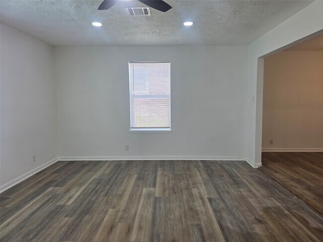 Building Photo - 5102 Avenue L