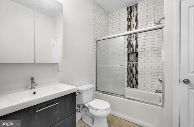 Building Photo - 2050 Frankford Ave