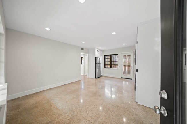 Building Photo - 520 Lovett Blvd