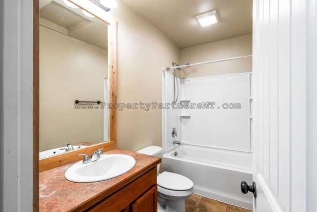 Building Photo - *** $1,000 off First Month's rent!*** Hist...
