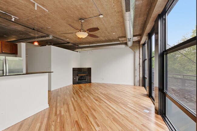 Building Photo - 1071 W 15th St