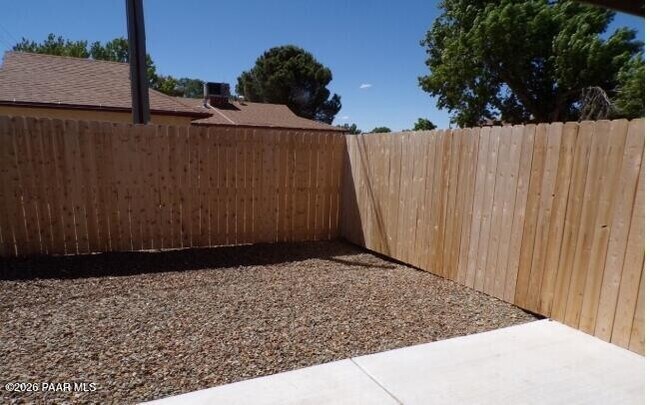 Building Photo - 2924 N Yavapai Rd E