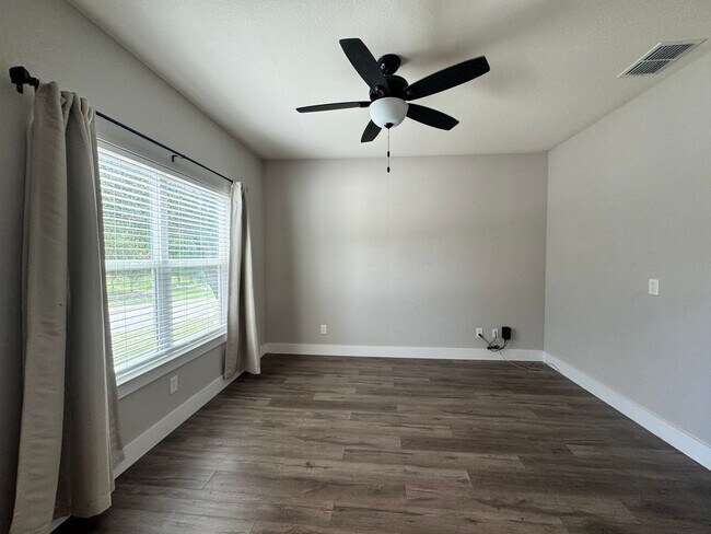 Building Photo - For Rent – 100 Brooklyn Dr, Canyon Lake, T...