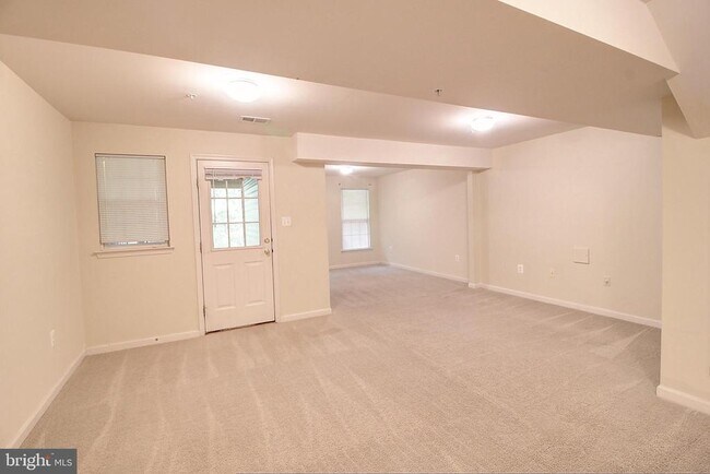 Building Photo - 6135 Newport Terrace