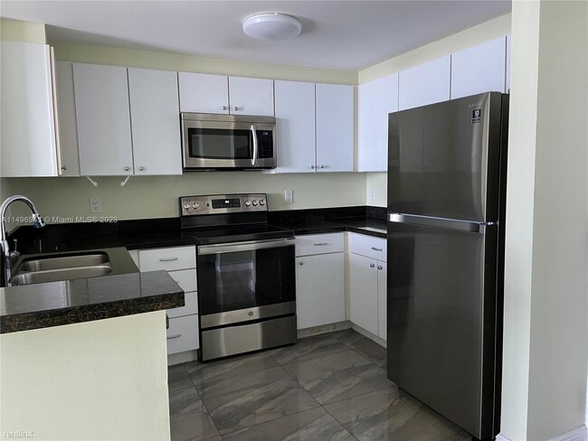 Building Photo - 1 br, 1.5 bath Condo - 1250 S Miami Ave Ap...